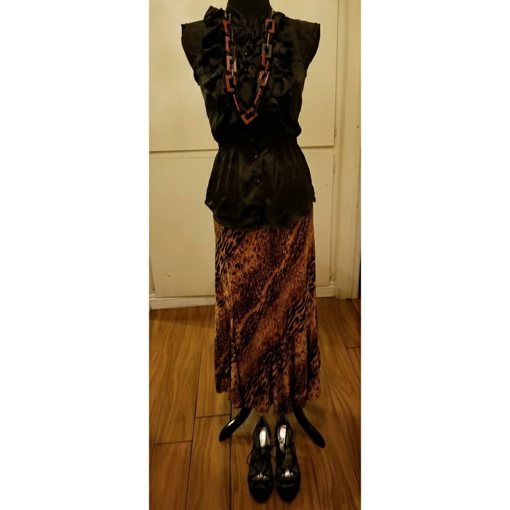4 Piece Clothing & Accessories Bundle - Thumbnail 6