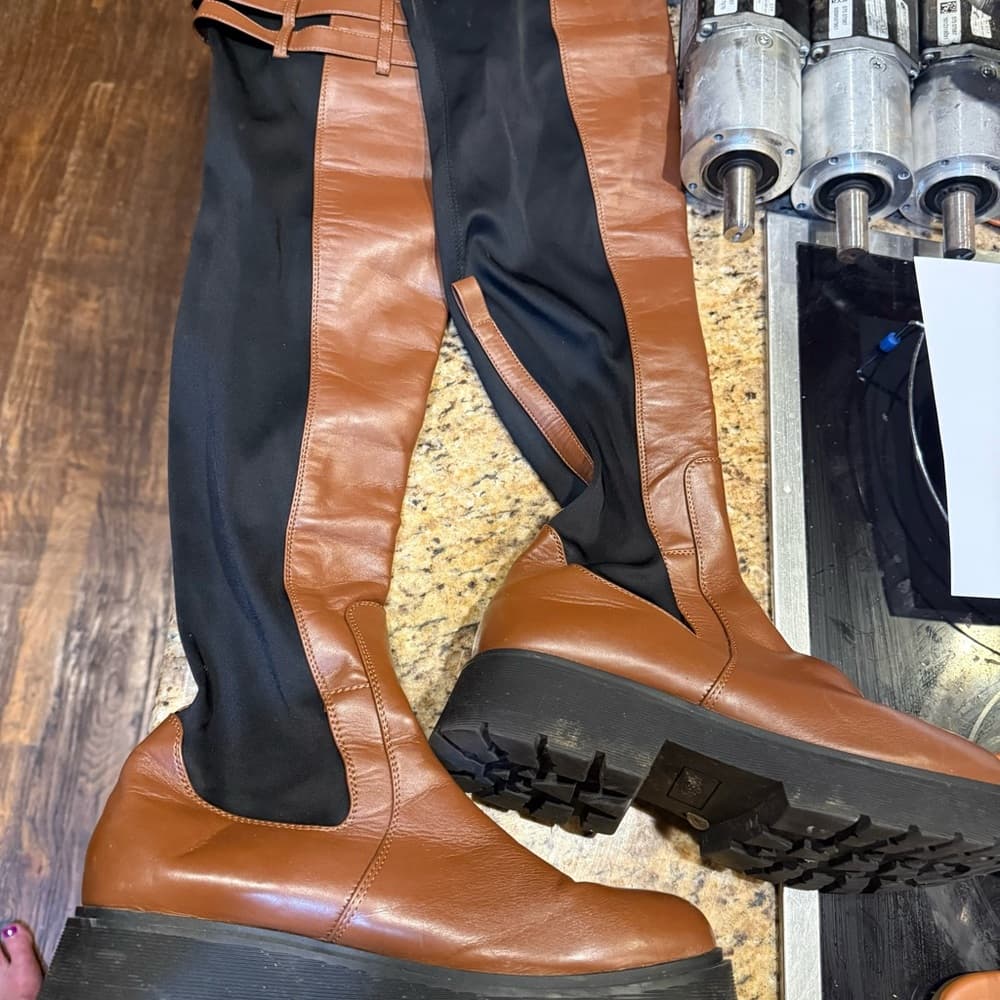 WOMEN'S OVER THE KNEE HIGH LOW BLOCK HEEL RIDING BOOTS TRAITOR BY CAPE ROBBIN - Thumbnail 3