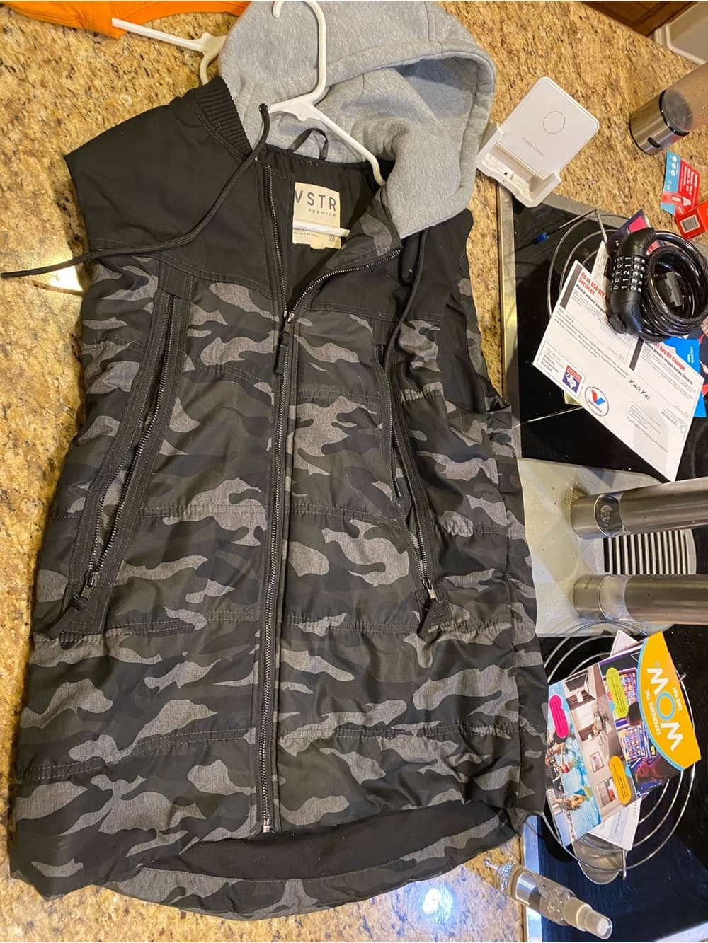 VSTR Men’s Black & Gray Camouflage Hooded Puffer Vest - Thumbnail 2