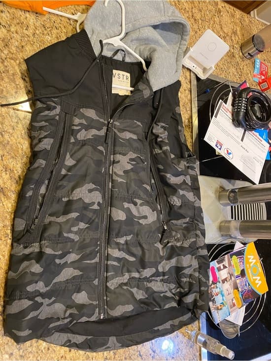 VSTR Men’s Black & Gray Camouflage Hooded Puffer Vest - Thumbnail 3