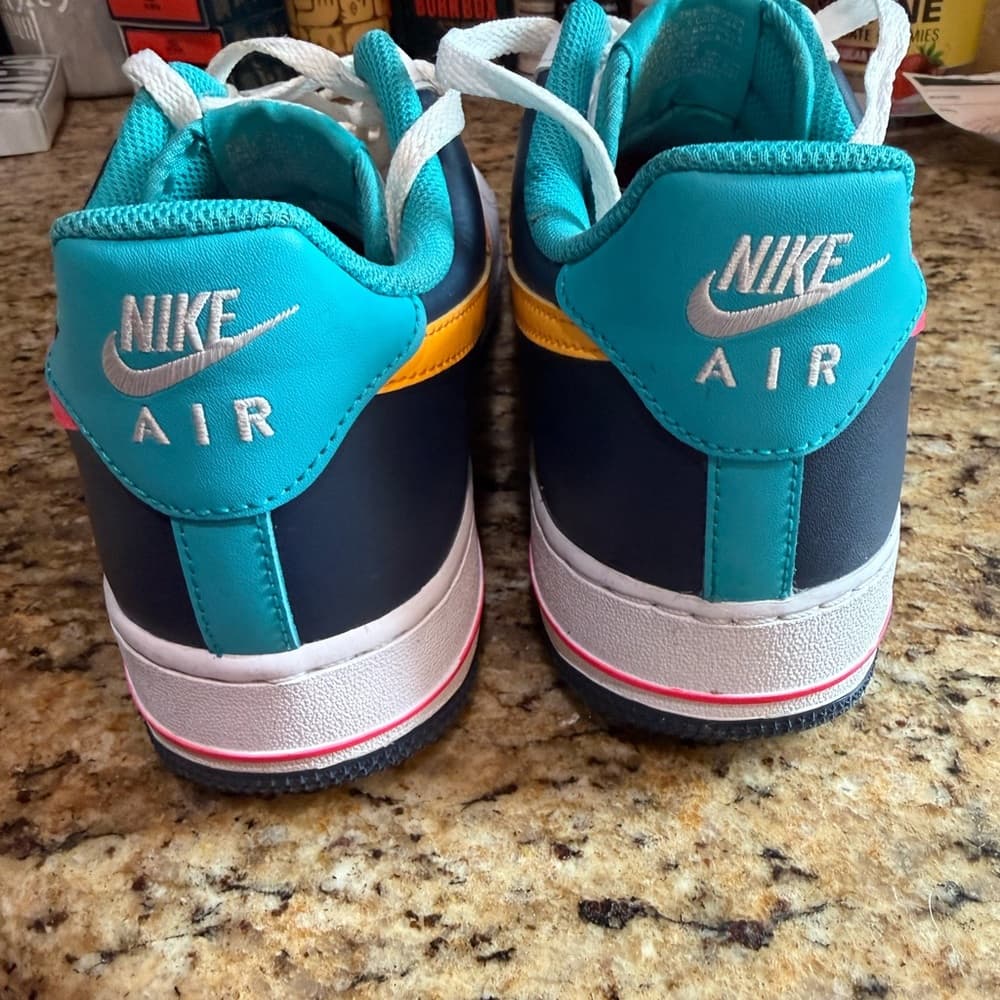 Air Force 1 '07 Low sneakers in a White, Racer Pink, and Thunder Blue colorway - Thumbnail 2