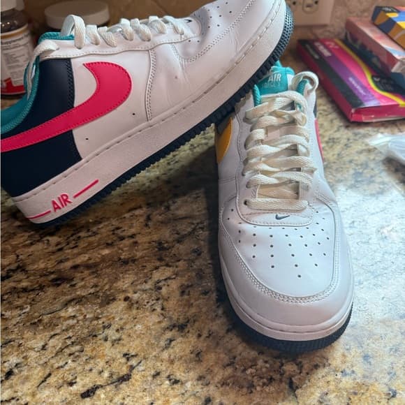 Air Force 1 '07 Low sneakers in a White, Racer Pink, and Thunder Blue colorway - Thumbnail 6