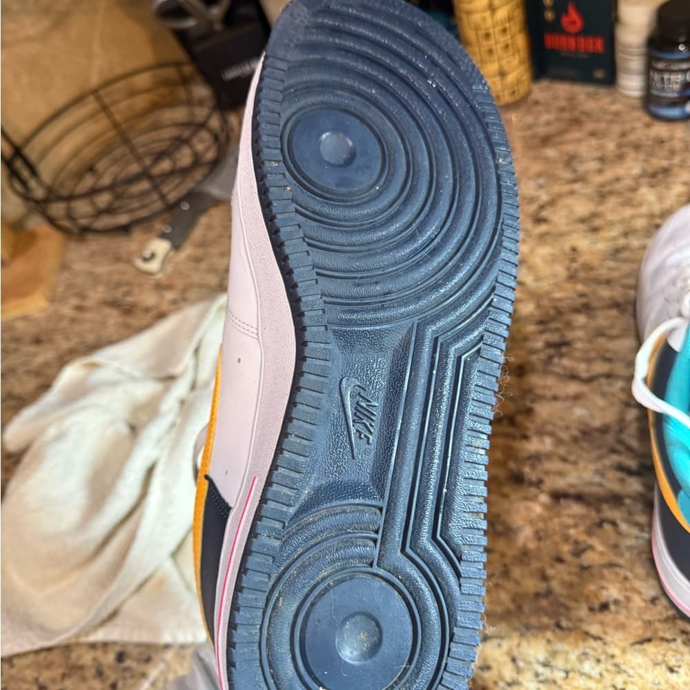 Air Force 1 '07 Low sneakers in a White, Racer Pink, and Thunder Blue colorway - Thumbnail 3