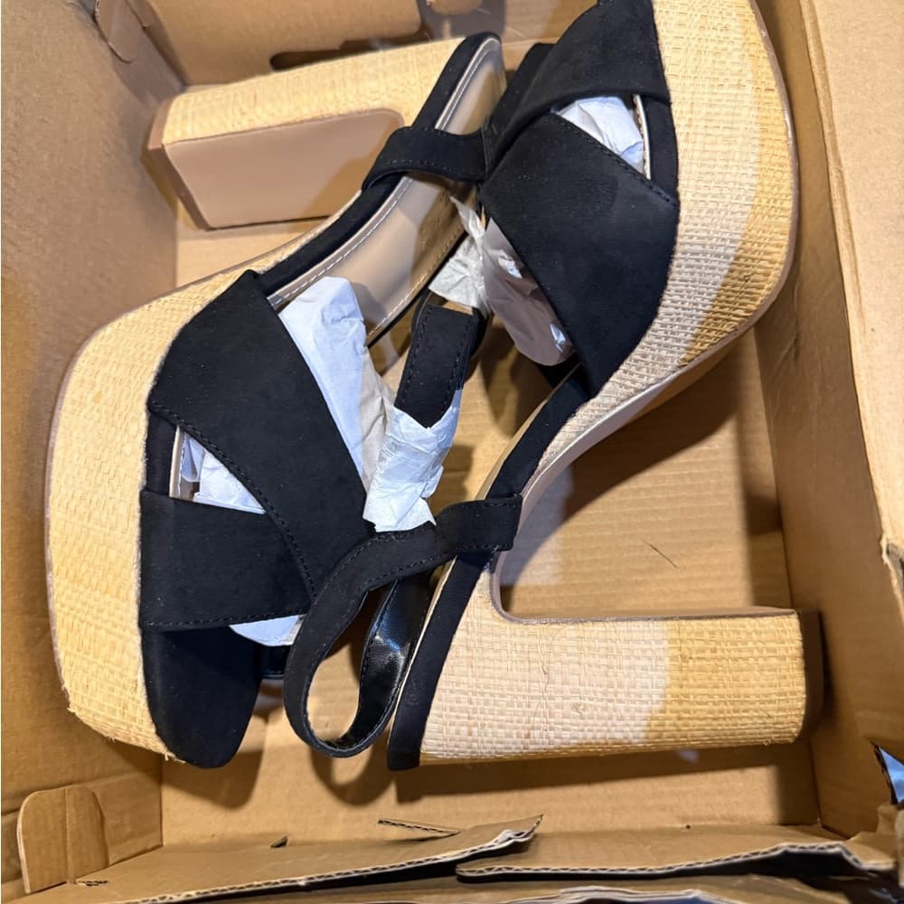 Tina Crossover Black Faux Suede Chunky Heel Platform Sandals sz 10 - Thumbnail 3