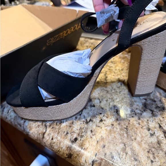 Tina Crossover Black Faux Suede Chunky Heel Platform Sandals sz 10 - Thumbnail 7
