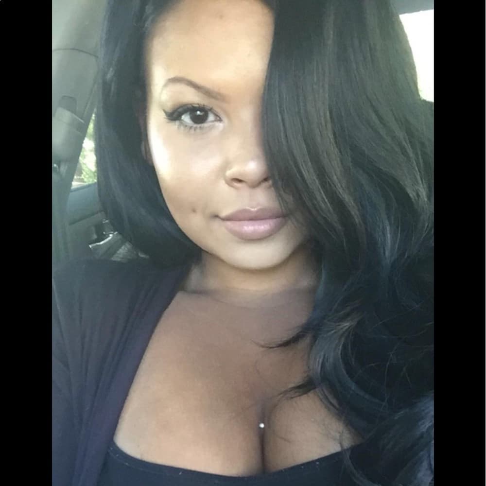 Wavy black Beauty Wig 24-26 inches!! - Thumbnail 4