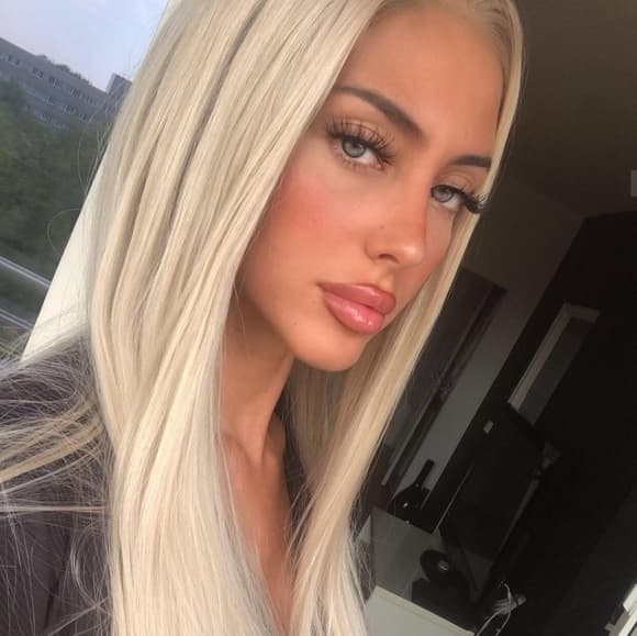 Blonde Beauty Lace Front Wig - Thumbnail 2