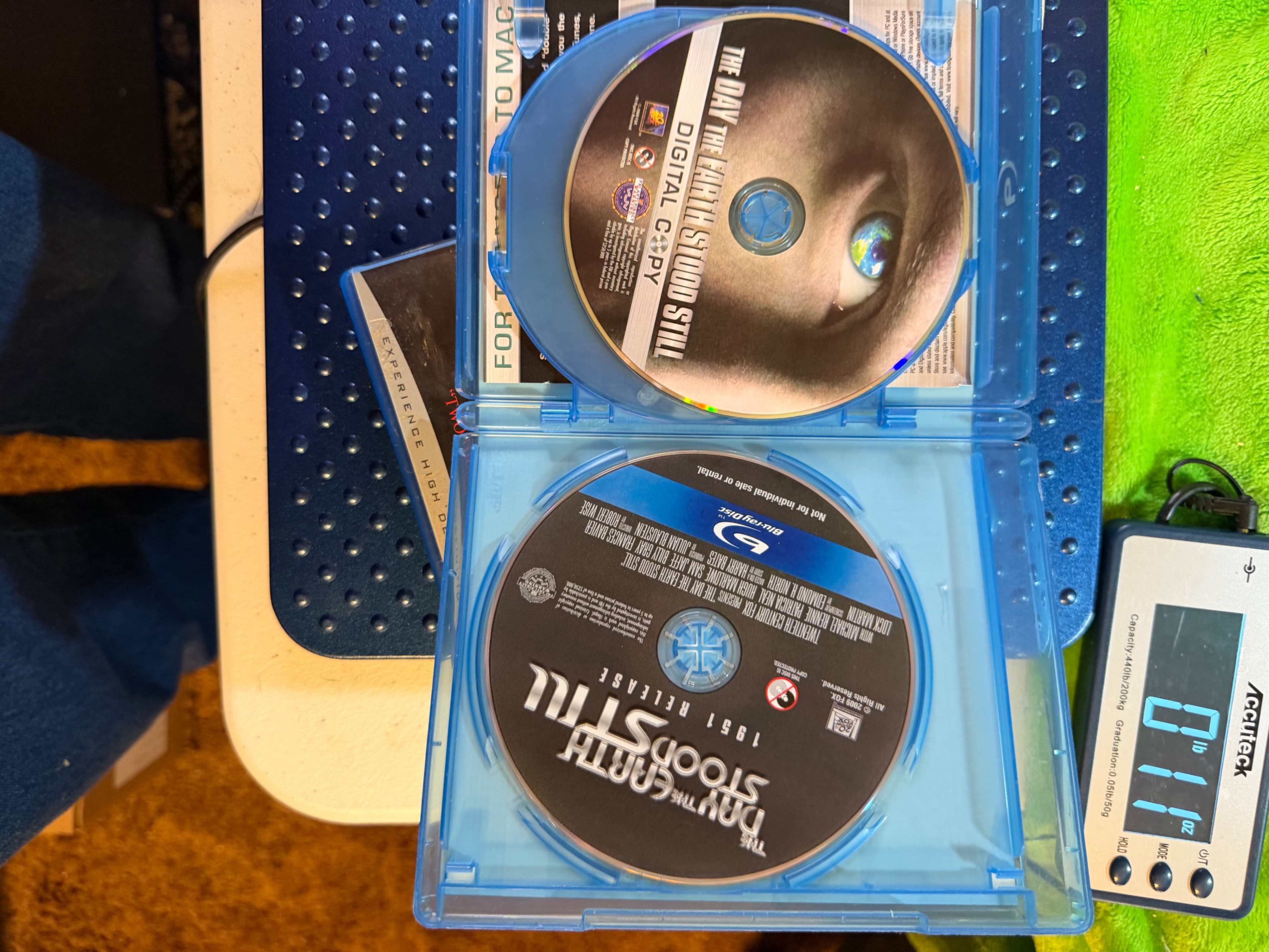 The Day The Earth Stood Still Blu-ray 3 Disc Sci-Fi Keanu Reeves PG-13 - Thumbnail 4