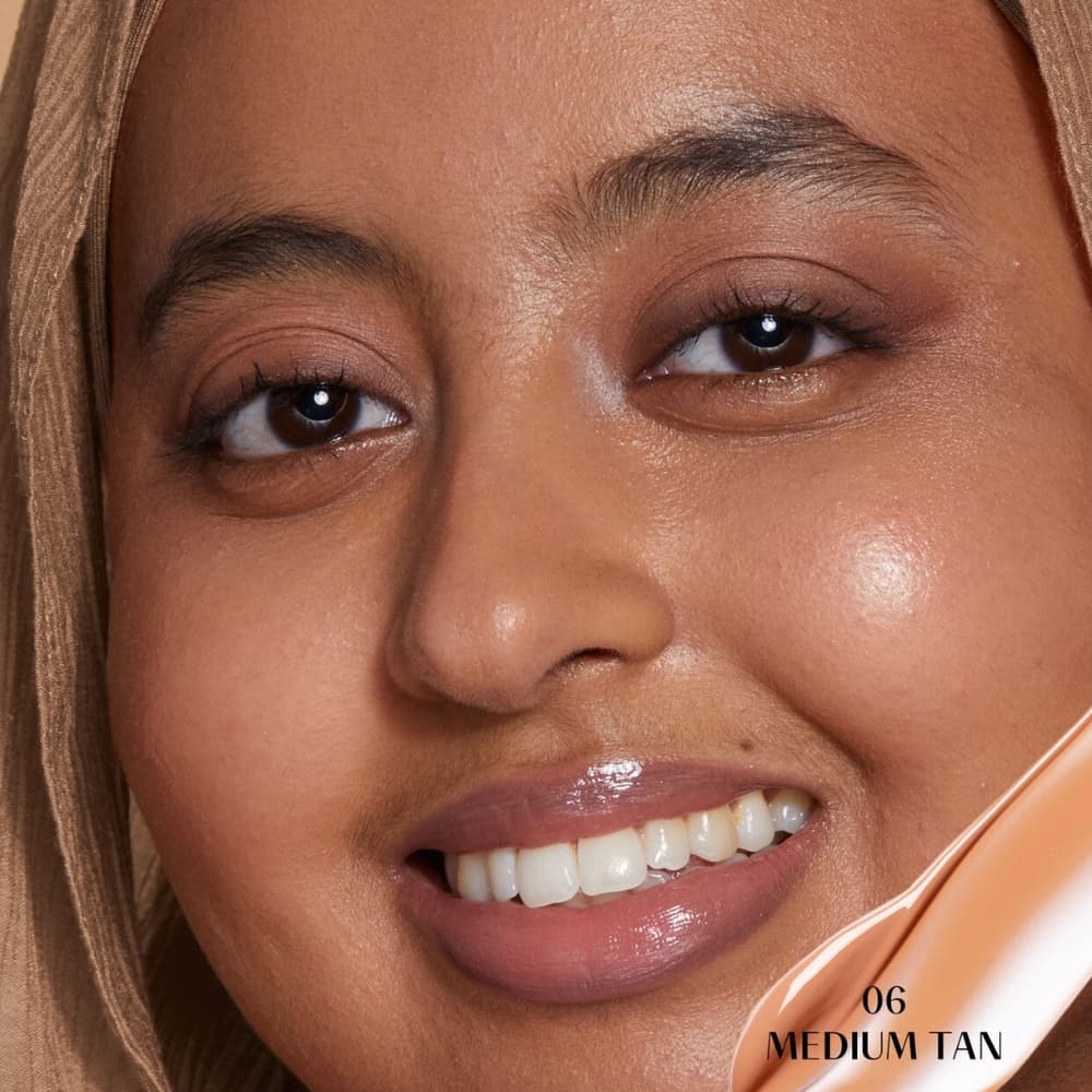 GloWish Bright Light Hydrating Sheer Vegan Concealer in Shade 06 MEDIUM TAN - Thumbnail 3