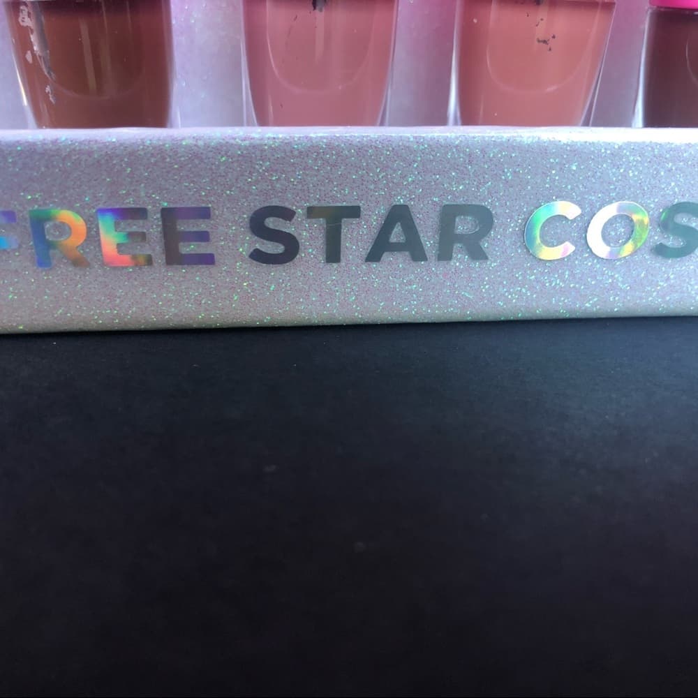 Jeffree Star White Glitter VLL Makeup Display - Thumbnail 10