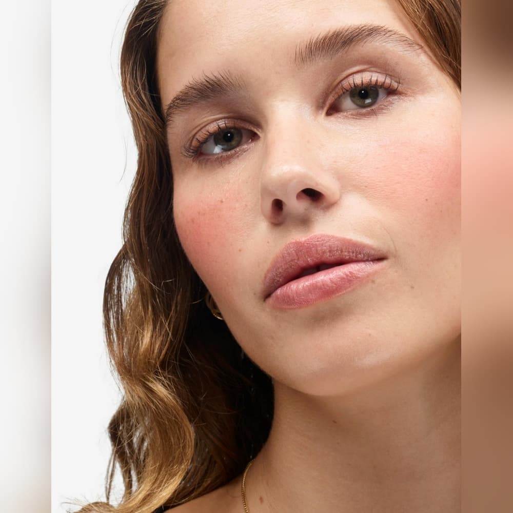 Glossier Cloud Paint Seamless Cheek Color In The Shade Spark (Bright Poppy) - Thumbnail 5
