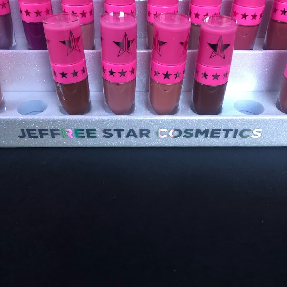 Jeffree Star White Glitter VLL Makeup Display - Thumbnail 8
