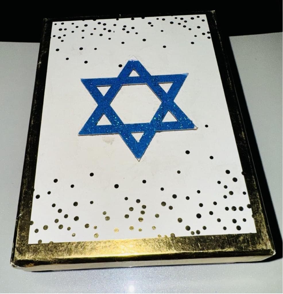 C.R. Gibson Happy Hanukkah Glitter & Metallic Gold 15-Cards & Envelopes - Thumbnail 3