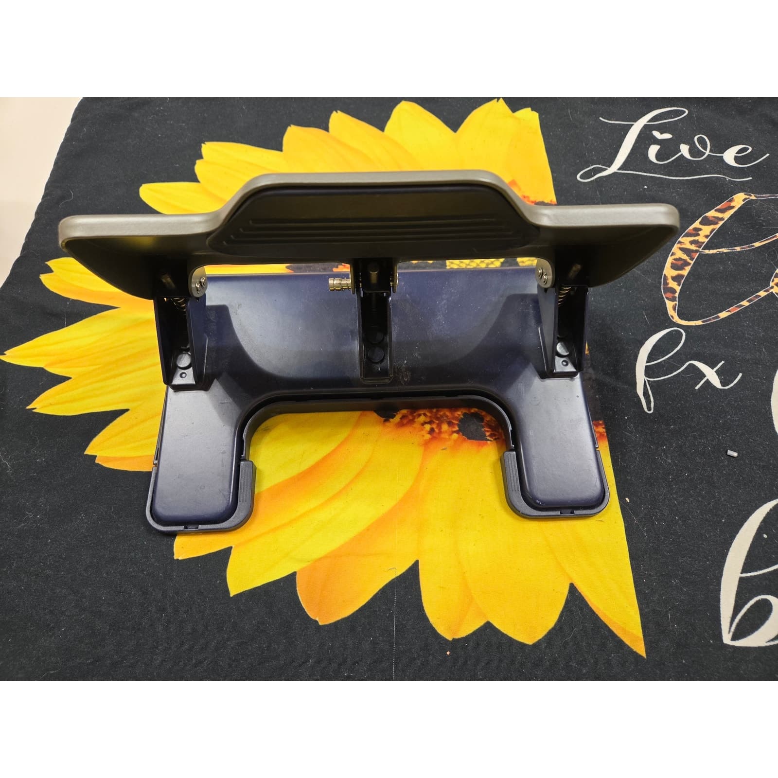 Staples Brand 3-Hole Punch – Durable & Reliable for Everyday Use