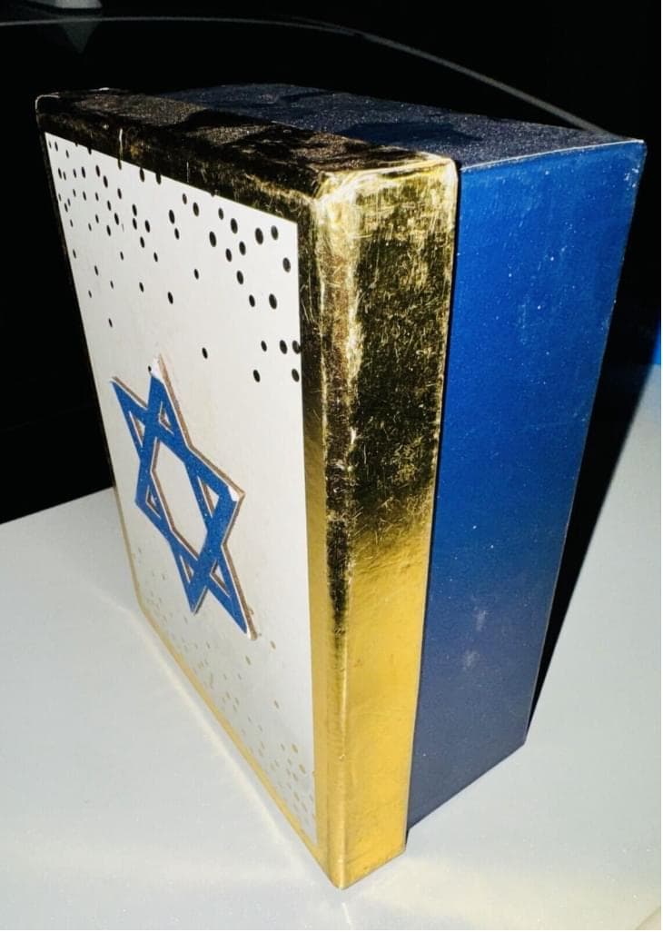 C.R. Gibson Happy Hanukkah Glitter & Metallic Gold 15-Cards & Envelopes - Thumbnail 2