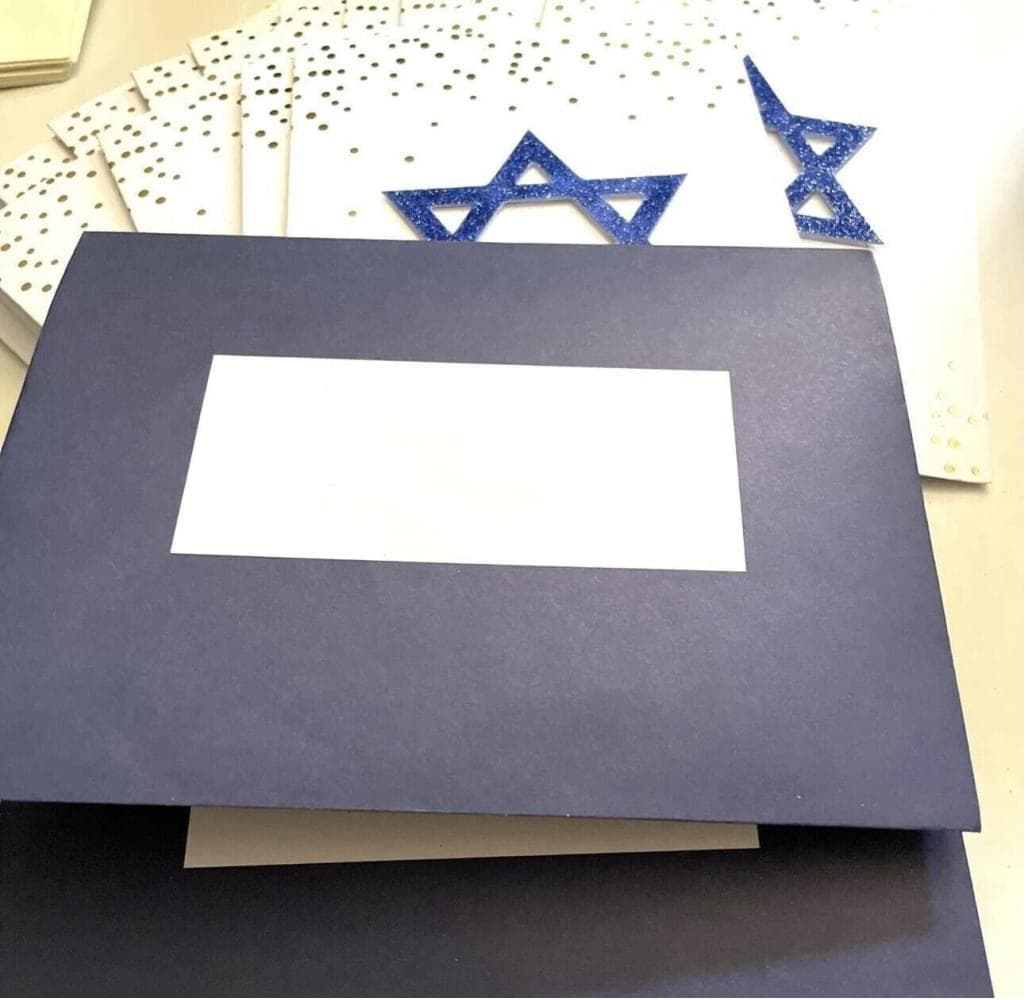 C.R. Gibson Happy Hanukkah Glitter & Metallic Gold 15-Cards & Envelopes - Thumbnail 8