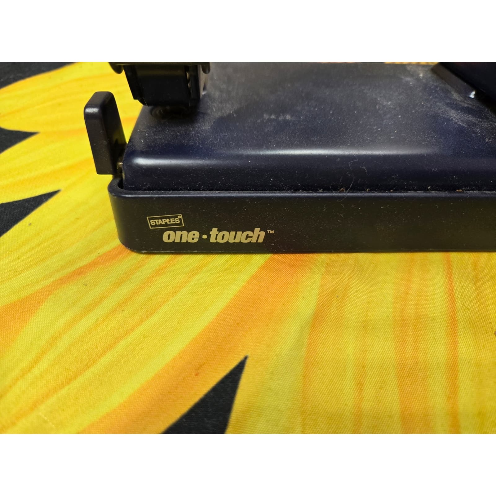 Staples Brand 3-Hole Punch – Durable & Reliable for Everyday Use - Thumbnail 3