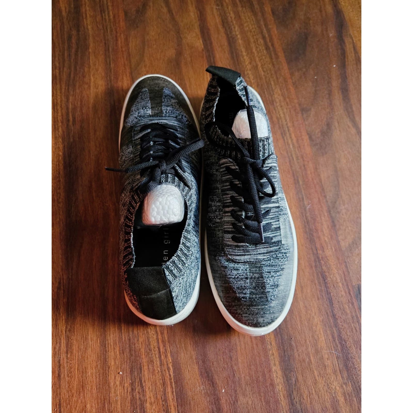 Steve Madden Women Shoes Size 8.5 Gray Black Casual Fashion Sneakers Shoes