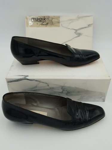 MAGIK by AMALFI Women's Shoe 9 AAAA Narrow Black Leather Size Heels Pumps Black