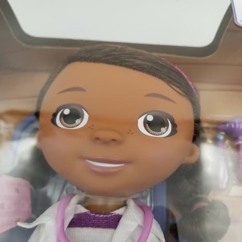 Doc McStuffins Singing Doll Wash Your Hands Includes Face Mask Doctor Bag 11.5" - Thumbnail 2