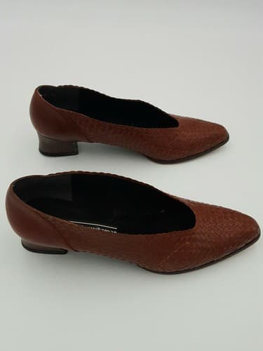 Stuart Size 8.5 AA Extra Narrow Low Heel Pumps Leather Carmel Brown Size 8.5 AA - Thumbnail 4