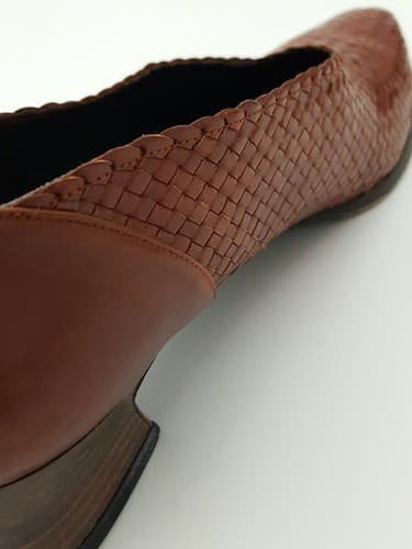Stuart Size 8.5 AA Extra Narrow Low Heel Pumps Leather Carmel Brown Size 8.5 AA - Thumbnail 11
