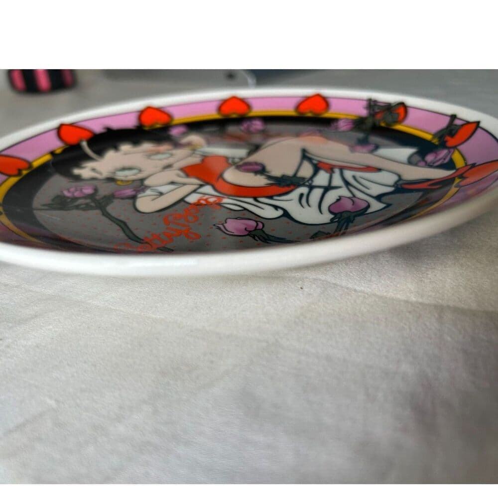 Betty Boop Bed of Roses 8" Collector Plate Excellent Condition - Thumbnail 2