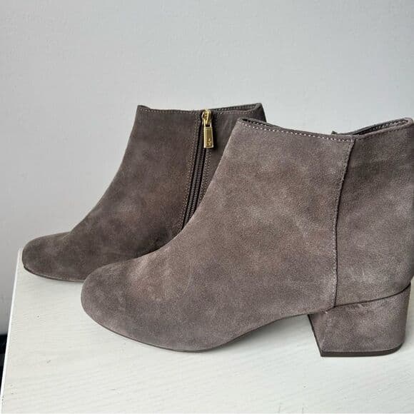 NEW Kenneth Cole Reaction Taupe Suede Ankle Boots size 8 - Thumbnail 8