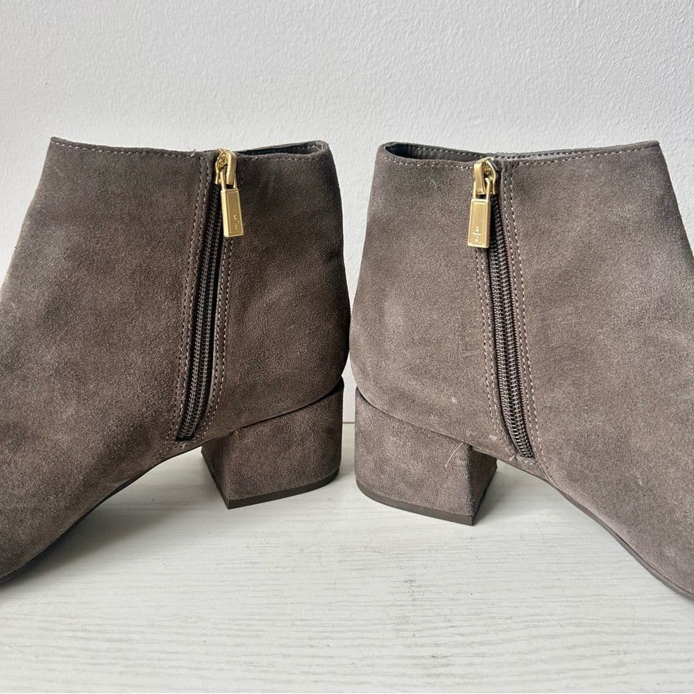 NEW Kenneth Cole Reaction Taupe Suede Ankle Boots size 8