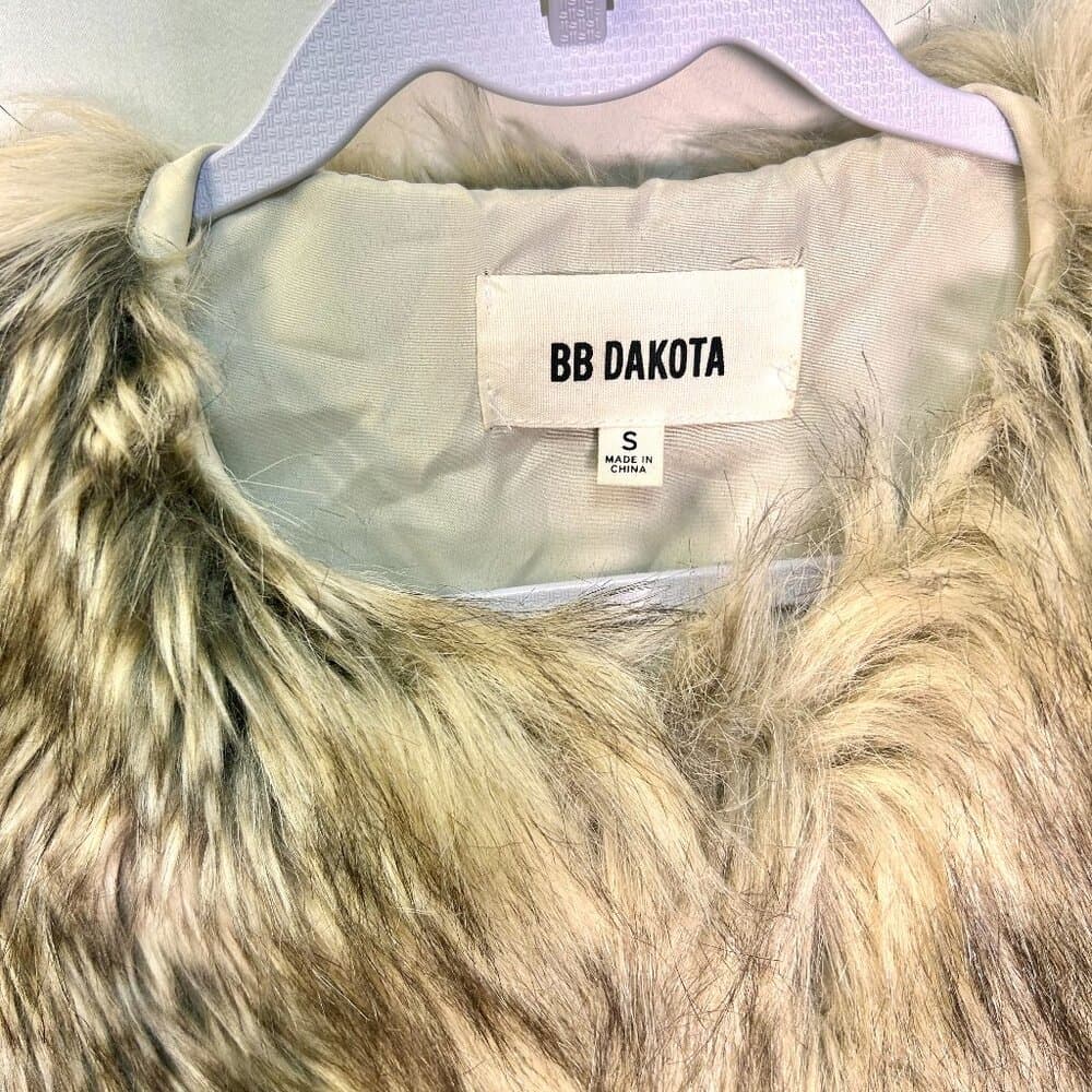 BB Dakota Brown & Cream Faux Fur Cape Small Mobwife