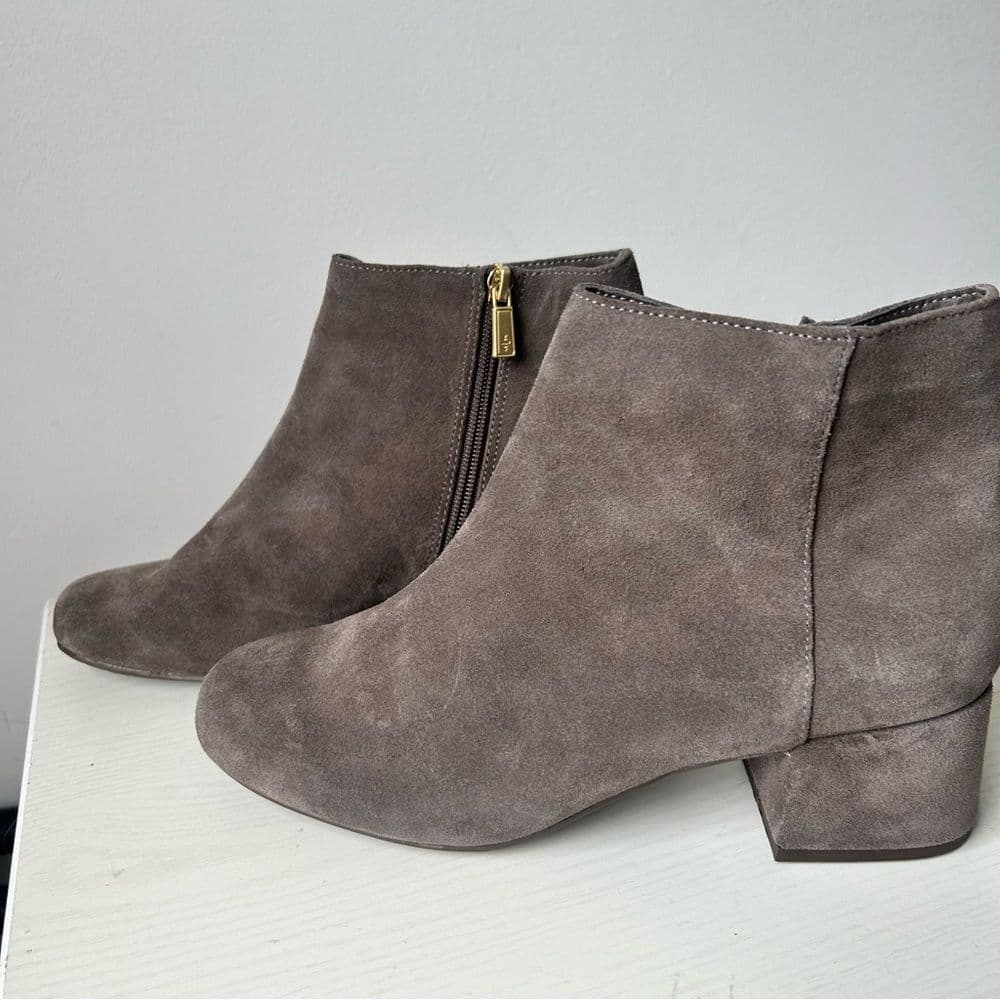 NEW Kenneth Cole Reaction Taupe Suede Ankle Boots size 8 - Thumbnail 7