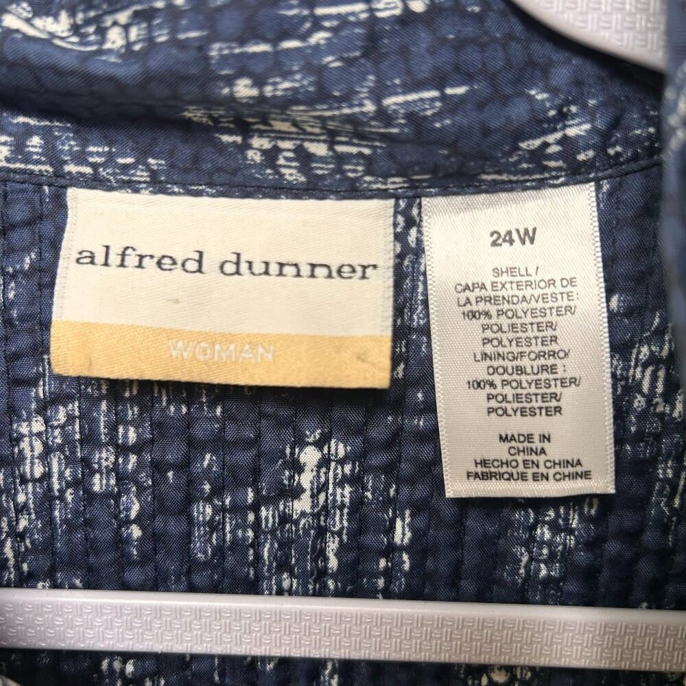 Alfred Dunner quilted floral jacket in navy blue Size 24W - Thumbnail 3