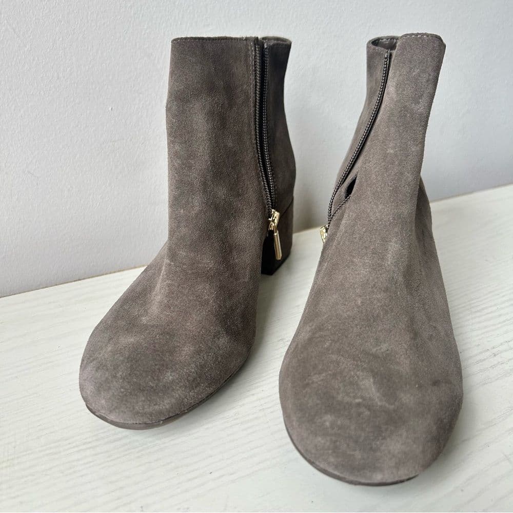 NEW Kenneth Cole Reaction Taupe Suede Ankle Boots size 8 - Thumbnail 2
