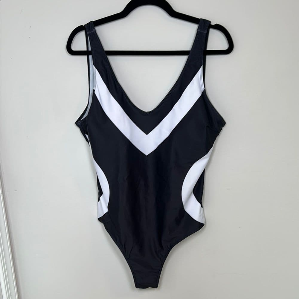 New Black and White One-Piece Illusion Slimming Swimsuit XL - Thumbnail 10