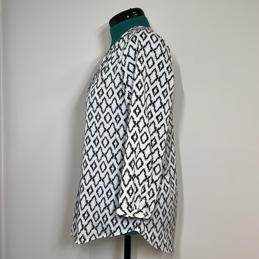 Dalia Black and White Geometric Women's Top Size L