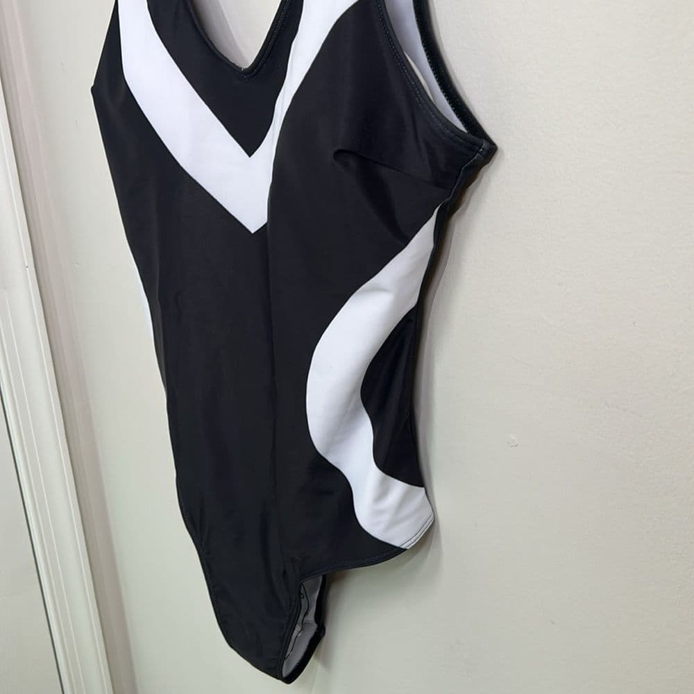 New Black and White One-Piece Illusion Slimming Swimsuit XL