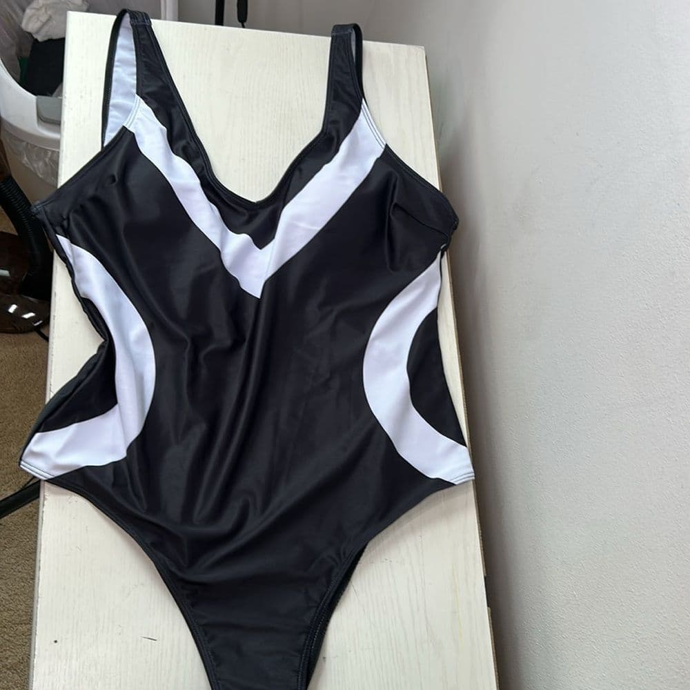 New Black and White One-Piece Illusion Slimming Swimsuit XL - Thumbnail 6