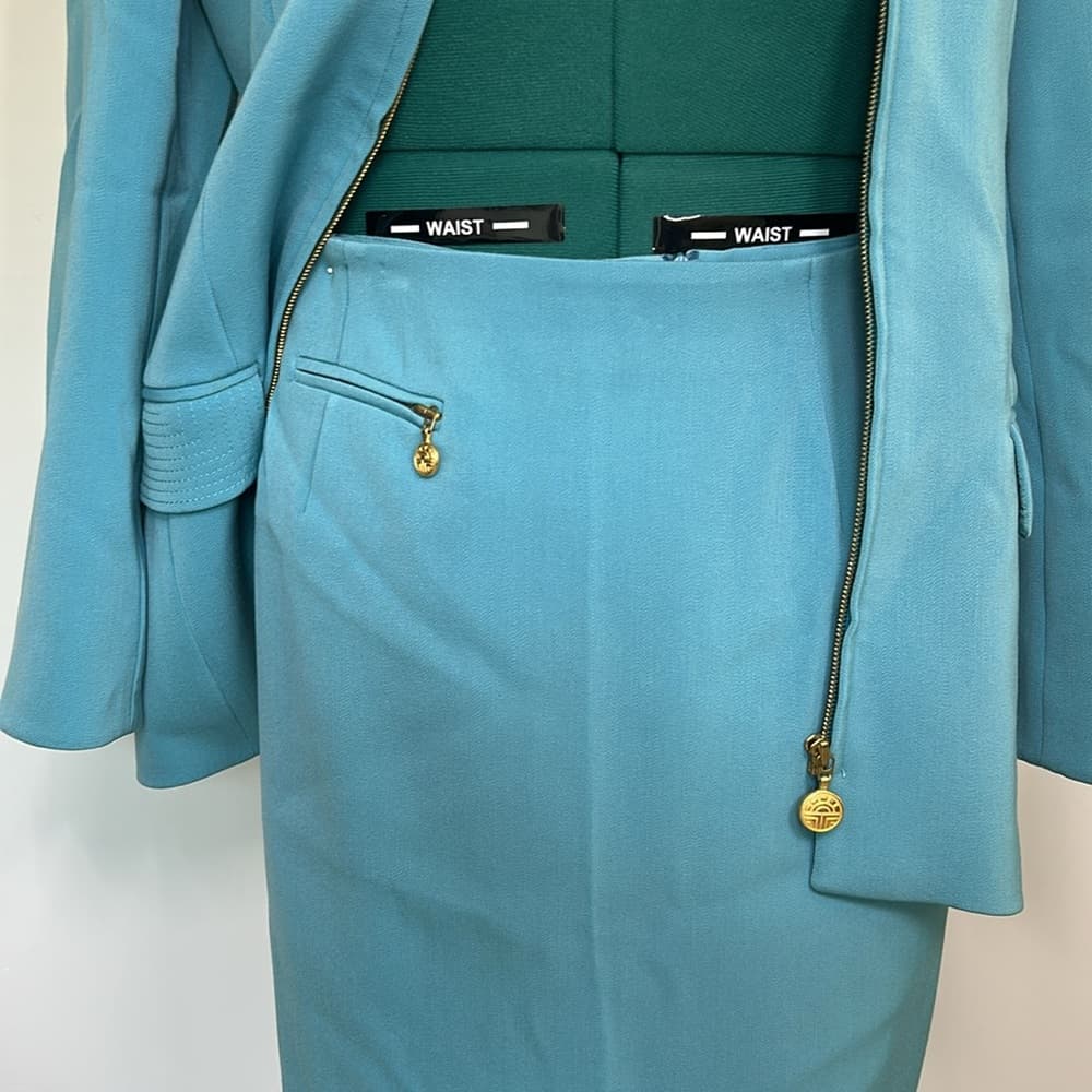 Louis Feraud Elegant Blue Skirt Suit Size 8 - Thumbnail 6