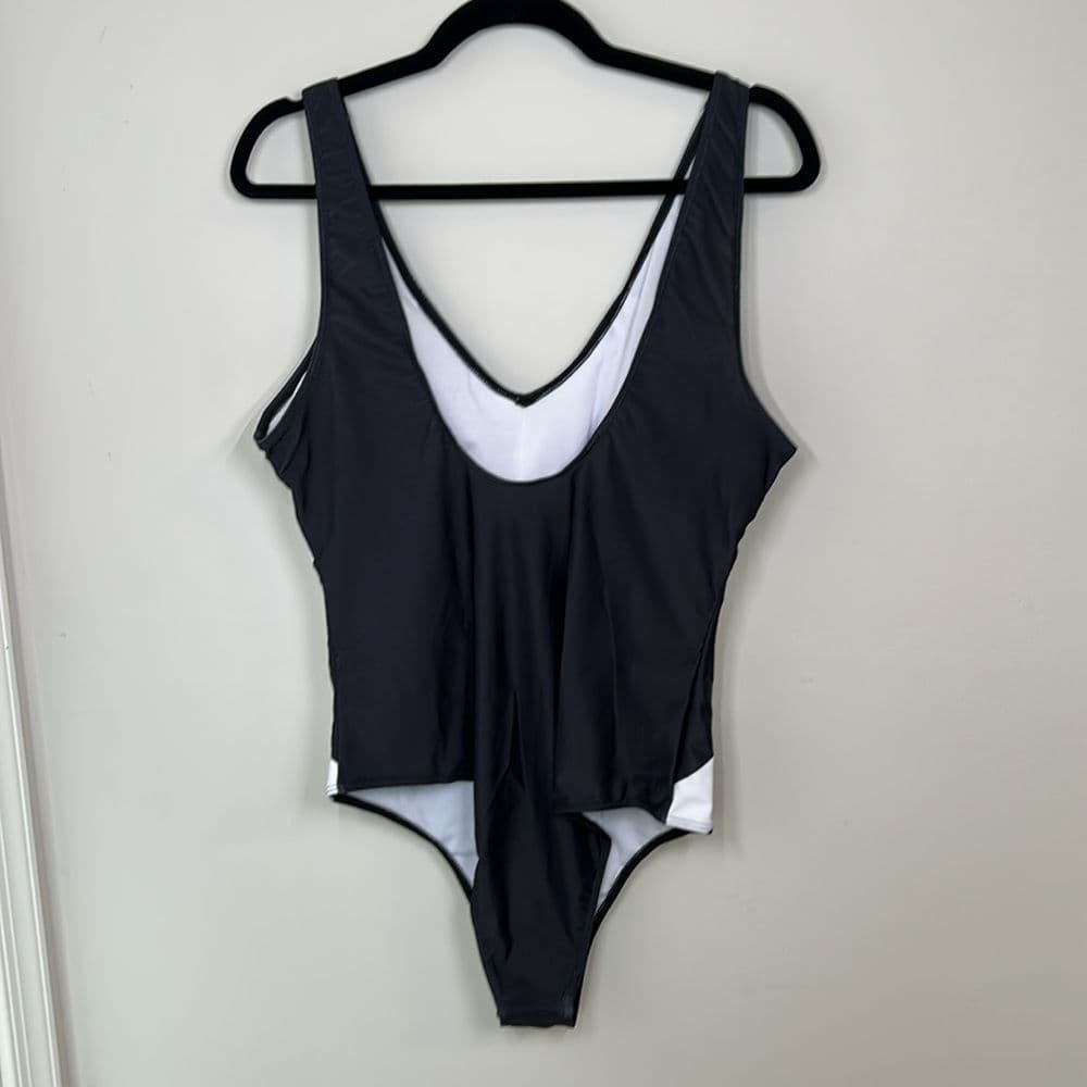 New Black and White One-Piece Illusion Slimming Swimsuit XL - Thumbnail 2