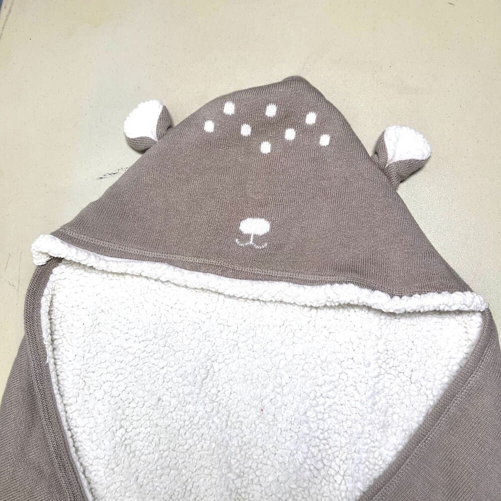 Pottery Barn Kids Forest Friends tan sherpa-lined hooded bear blanket - Thumbnail 3