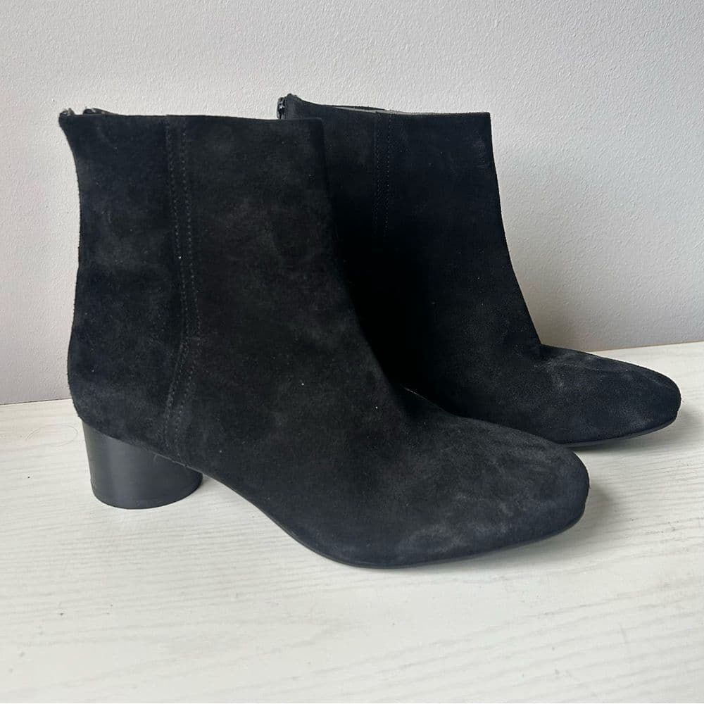Seychelles Black Suede Ankle Boots size 8 Zip Closure - Thumbnail 2