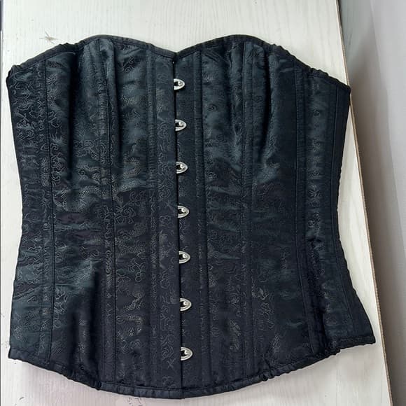 Delilah’s Elegant Black Corset Size 24 - Thumbnail 9
