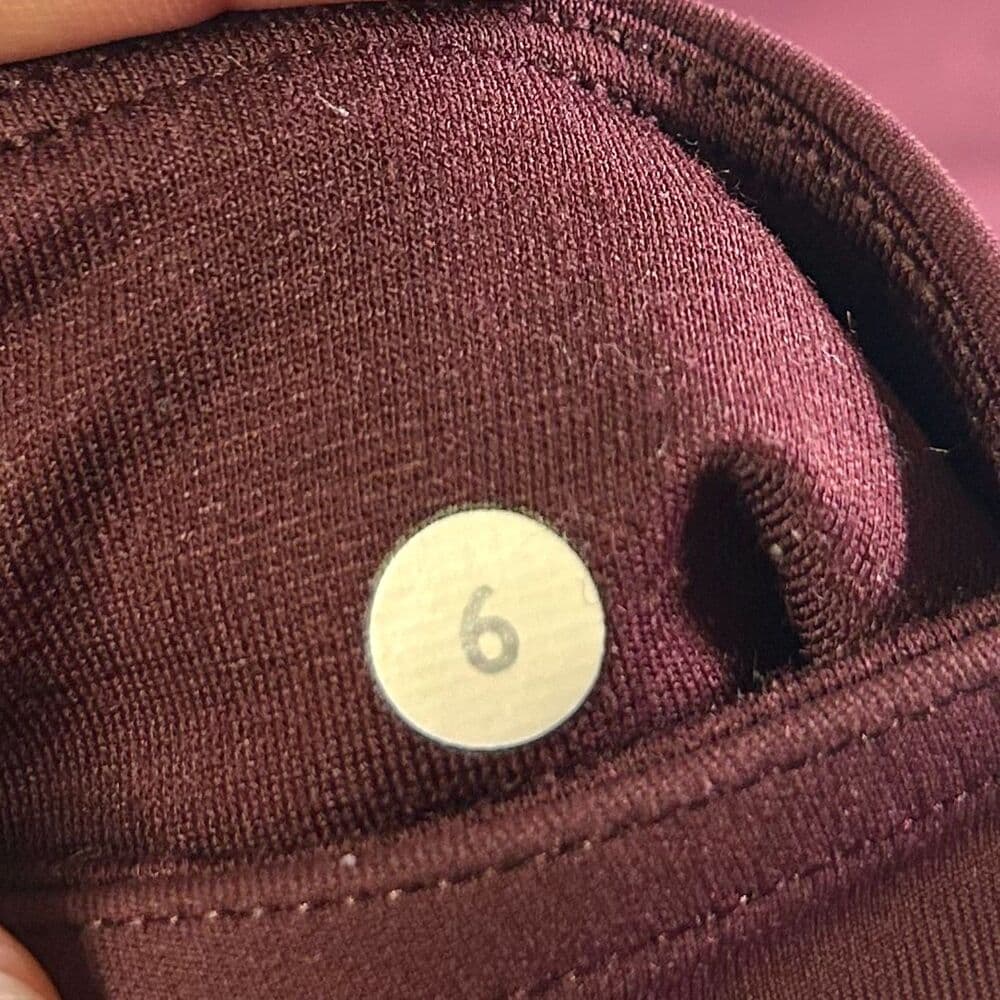 Lululemon Athleta Salutation Burgundy Capri Leggings size 6 - Thumbnail 4