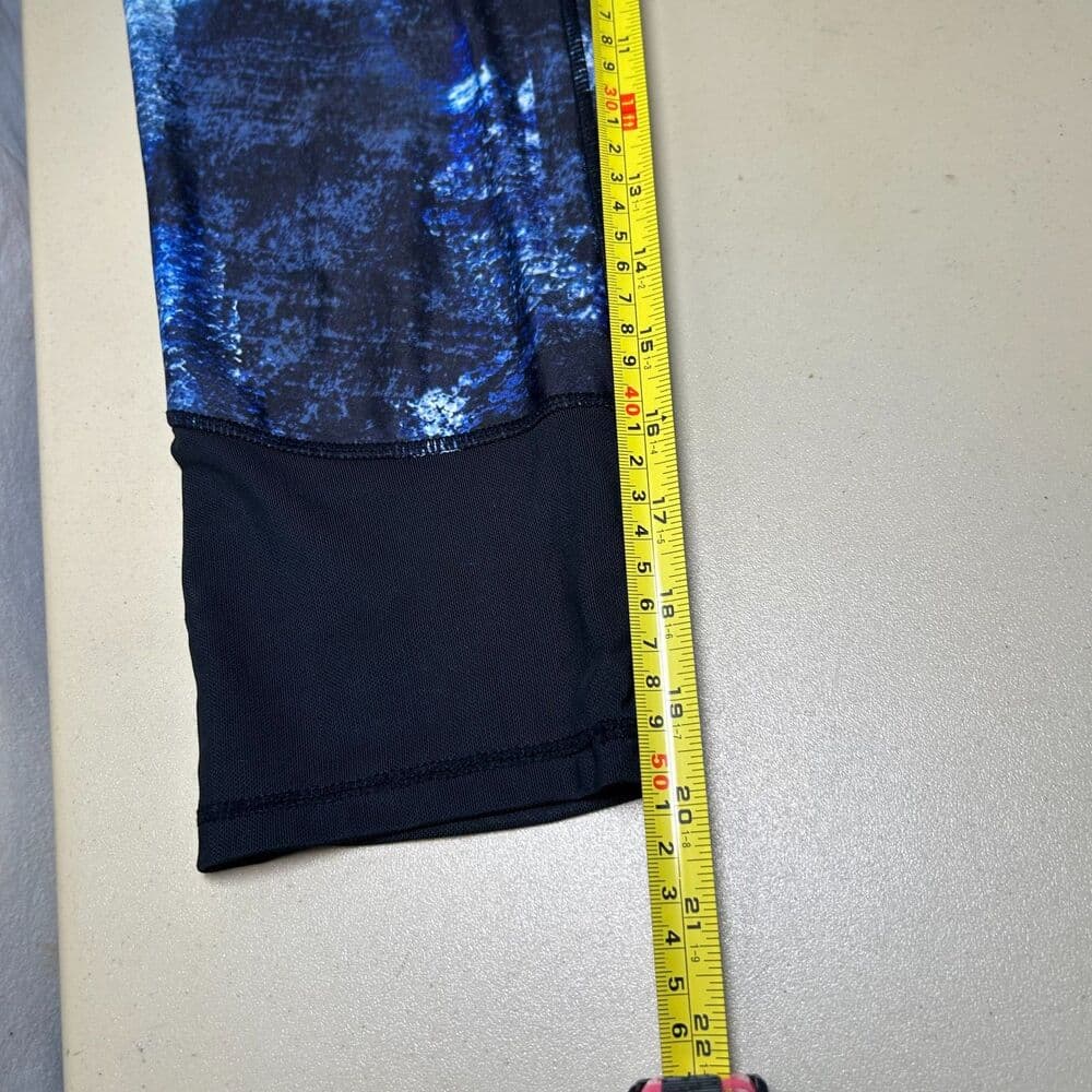 Adore Me High rise capri leggings blue black white abstract print medium - Thumbnail 5