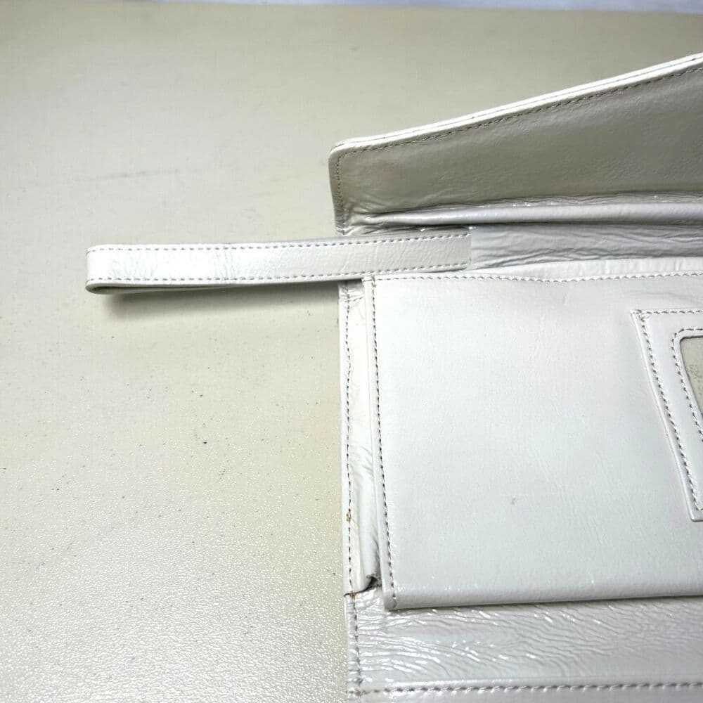 Hobo International Meryl Wallet Wristlet Clutch taupe quilted patent leather - Thumbnail 5