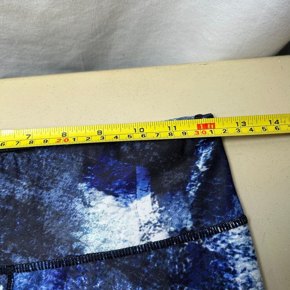 Adore Me High rise capri leggings blue black white abstract print medium - Thumbnail 6
