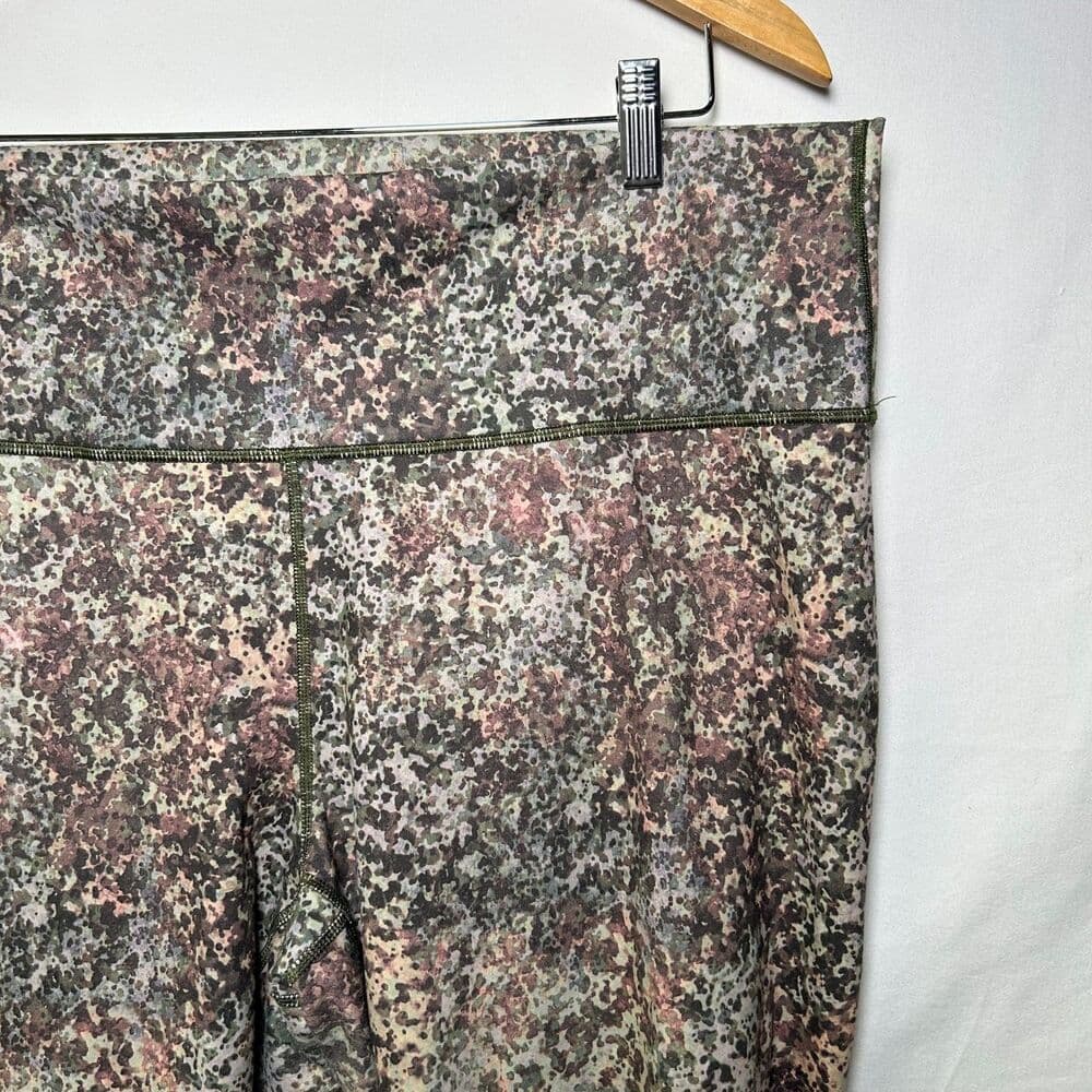 Fabletics Define PowerHold Earthen Print high-waisted 7/8 leggings 2X - Thumbnail 2