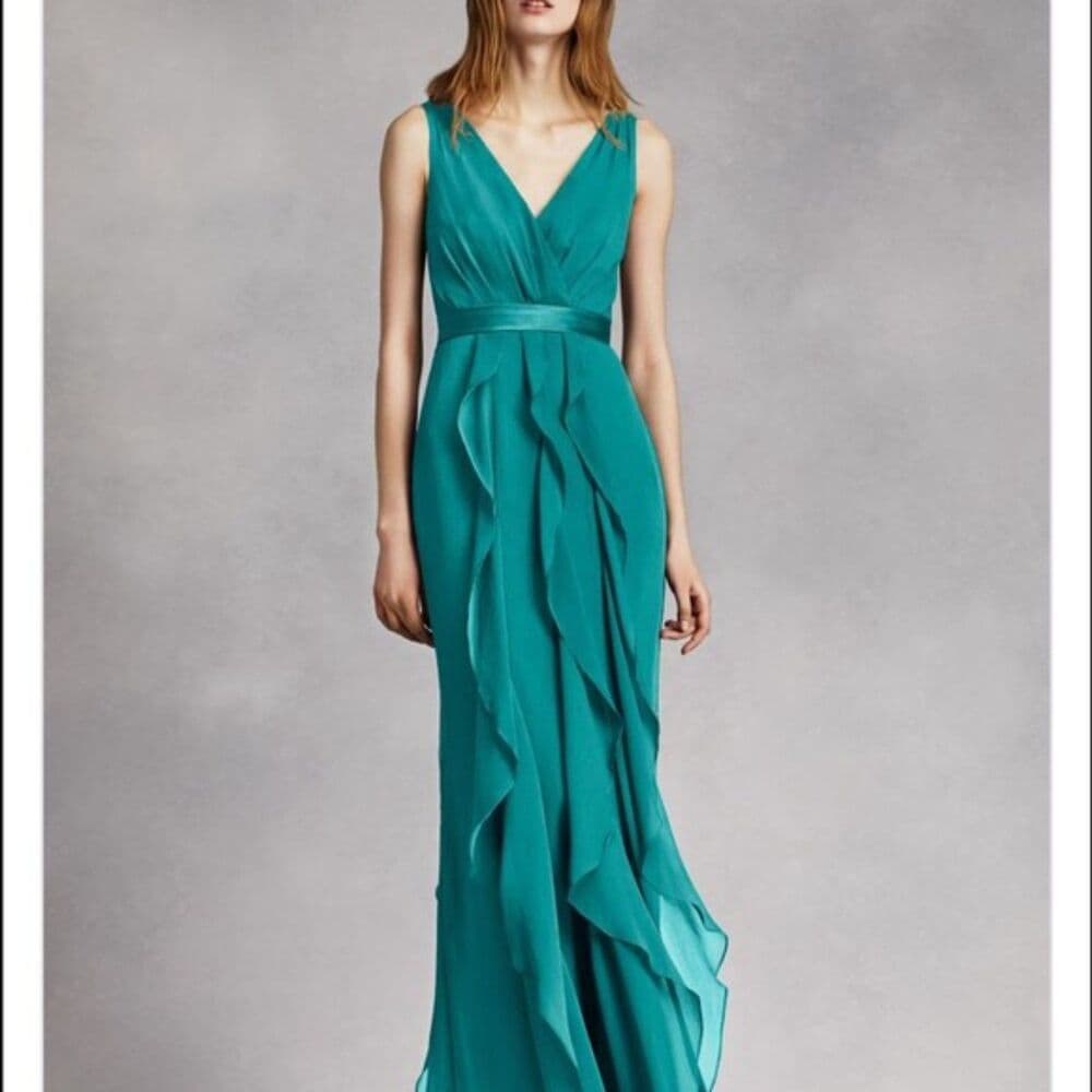 Vera Wang teal green chiffon evening gown v-neckline and ruffles Size 6 - Thumbnail 12