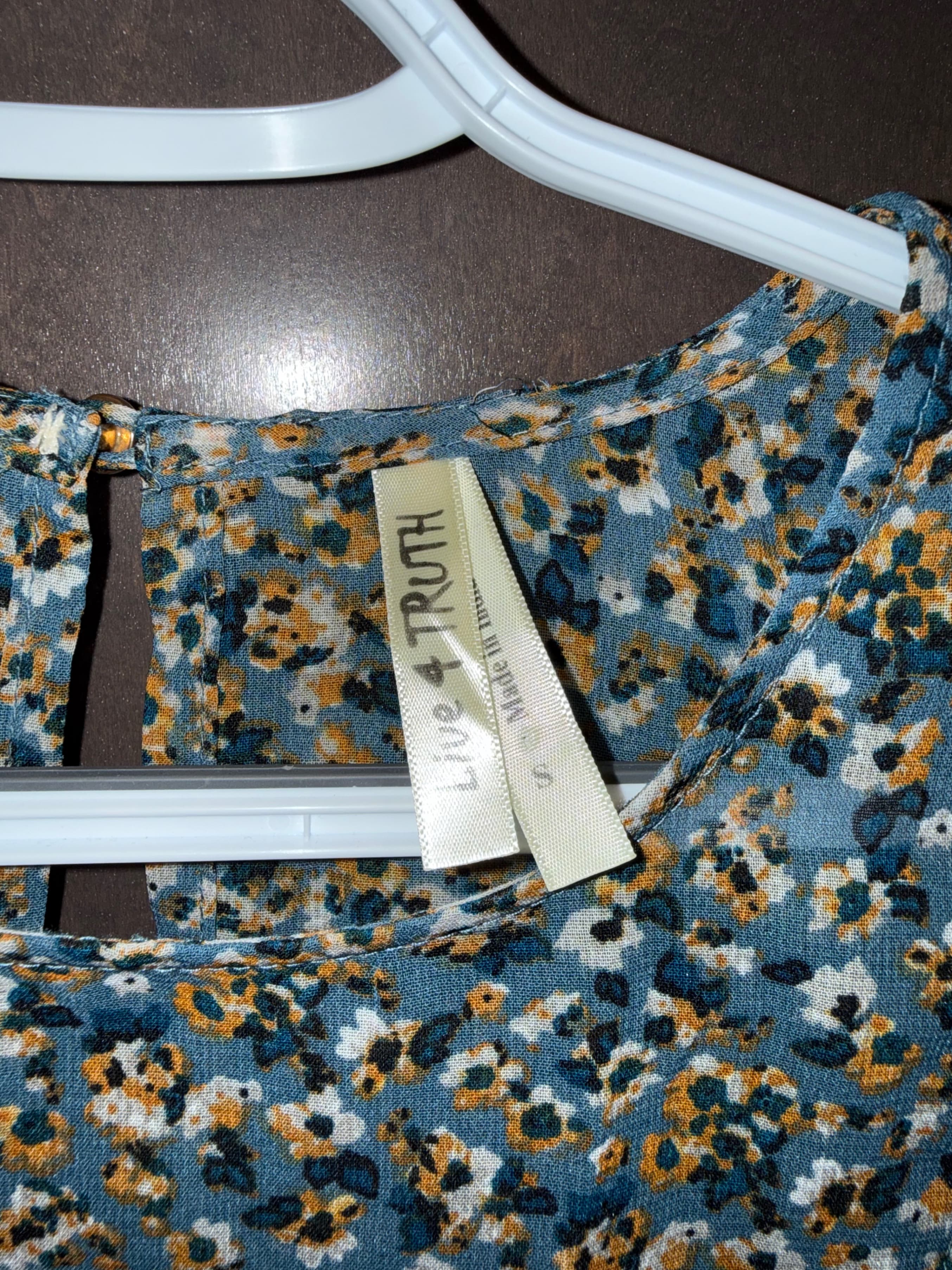 Live 4 Truth Floral Ruffle Blouse Size s - Thumbnail 3