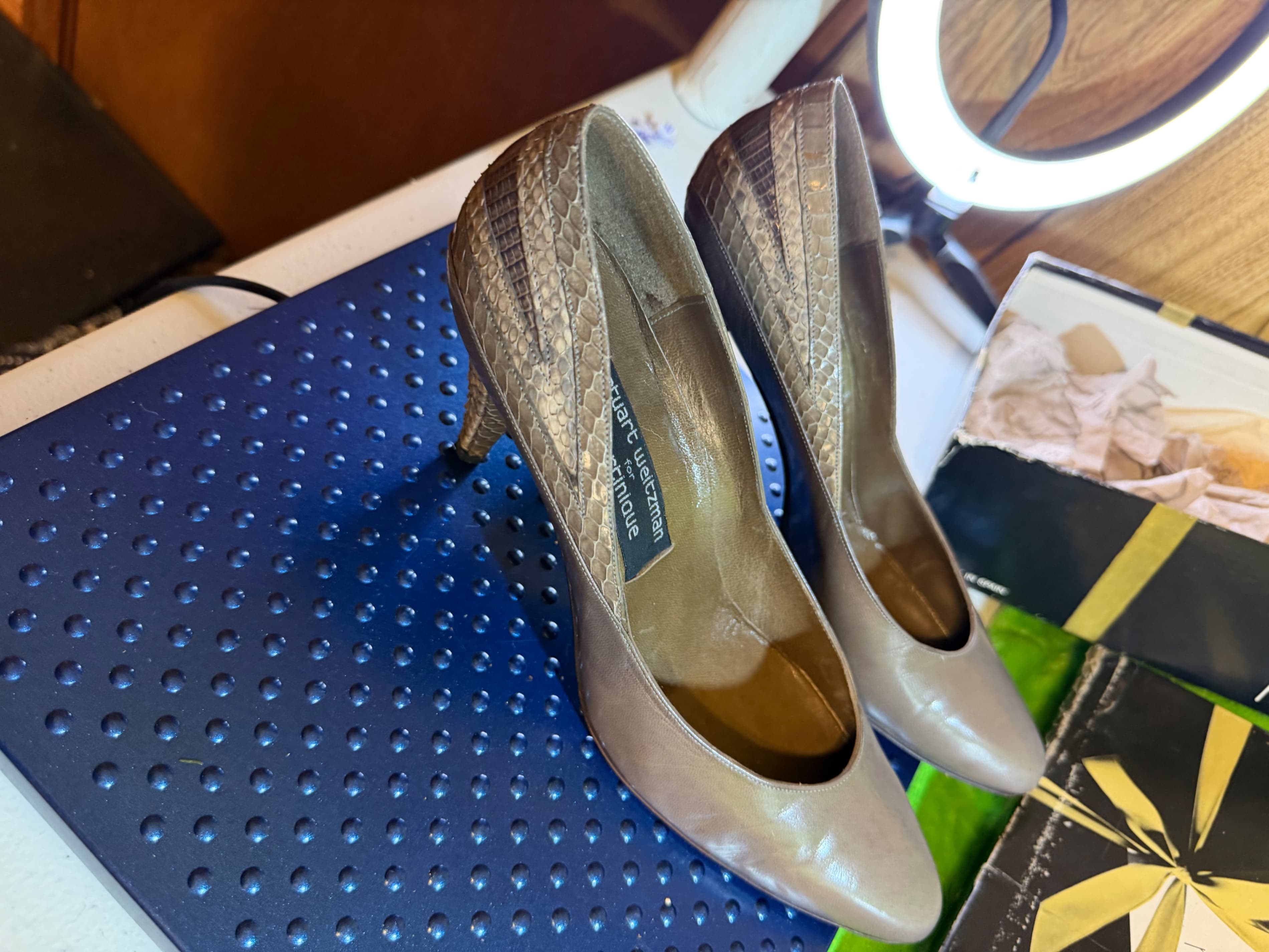 Stuart Weitzman for Martinique Taupe Leather Snakeskin Kitten Heel Pumps w/ Box - Thumbnail 6